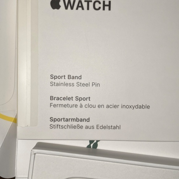 LIKE NEW Apple Watch Series 8 GPS 41mm Starlight Aluminum Case S/M - Picture 10 of 10